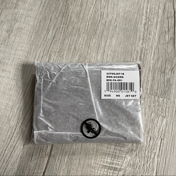 Michael Kors Bedford Travel Passport Wallet - Picture 5 of 9